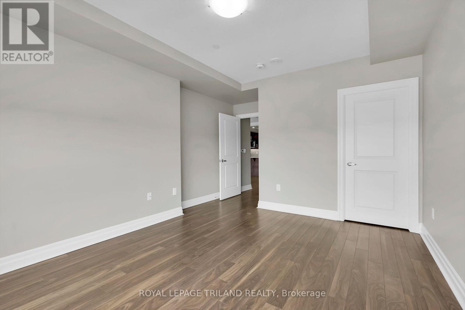 801 - 260 Villagewalk Boulevard, London North, Ontario  N6G 0W6 - Photo 16 - X12532808