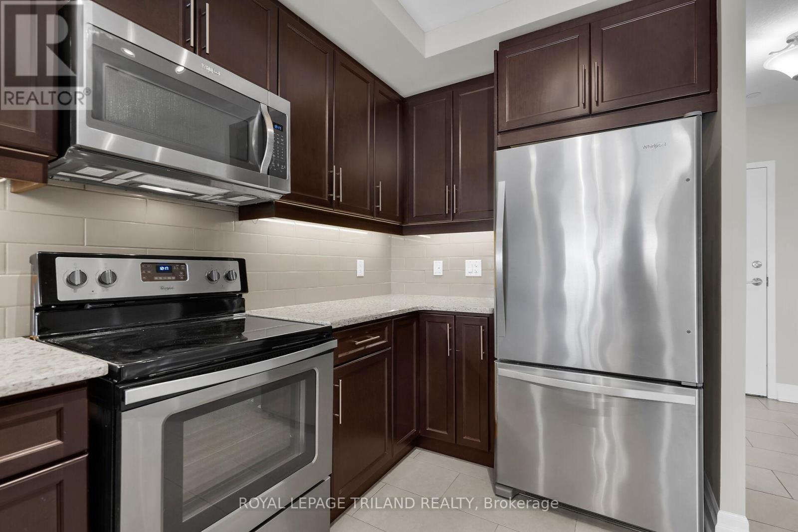 801 - 260 Villagewalk Boulevard, London North, Ontario  N6G 0W6 - Photo 8 - X12532808