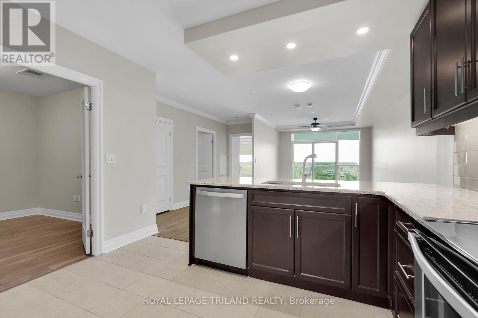 801 - 260 Villagewalk Boulevard, London North, Ontario  N6G 0W6 - Photo 9 - X12532808