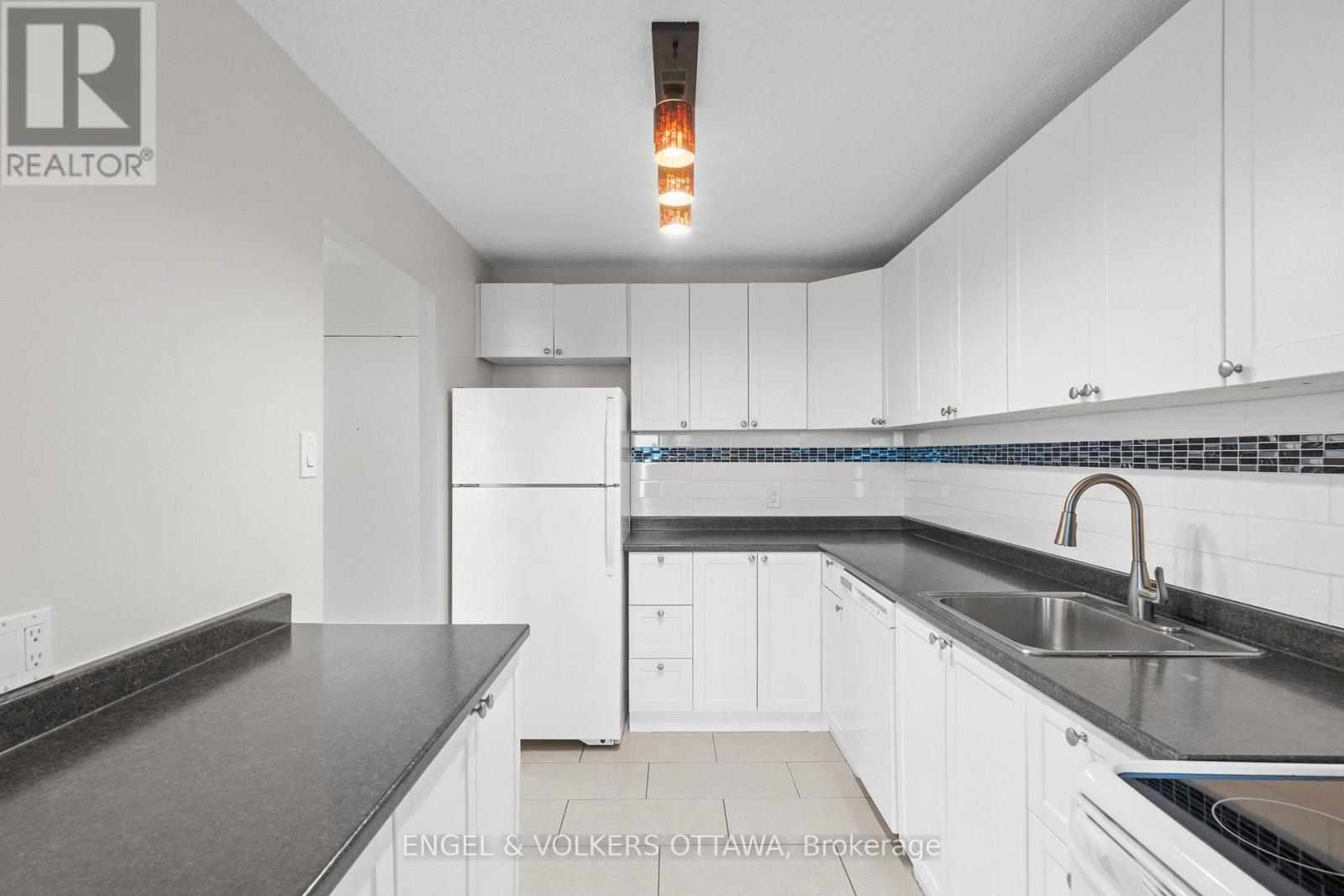 2001 - 665 Bathgate Drive, Ottawa, Ontario K1K 3Y4 - Photo 10 - X12532792