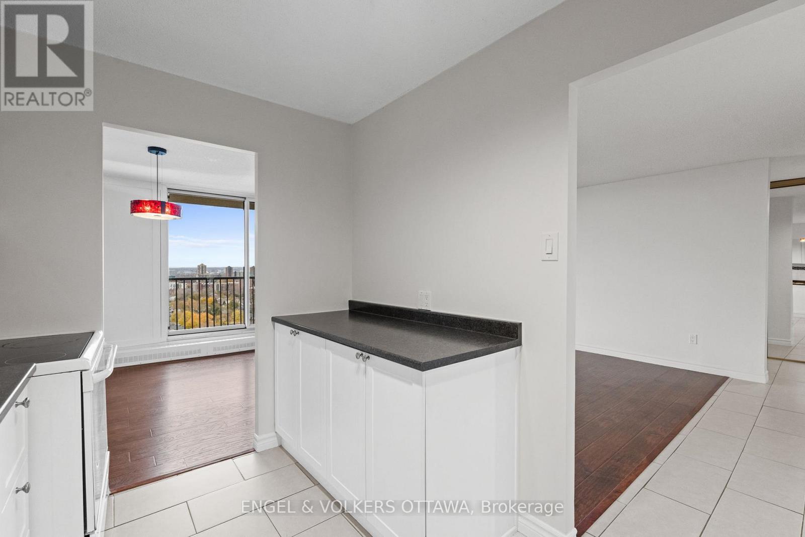 2001 - 665 Bathgate Drive, Ottawa, Ontario K1K 3Y4 - Photo 11 - X12532792