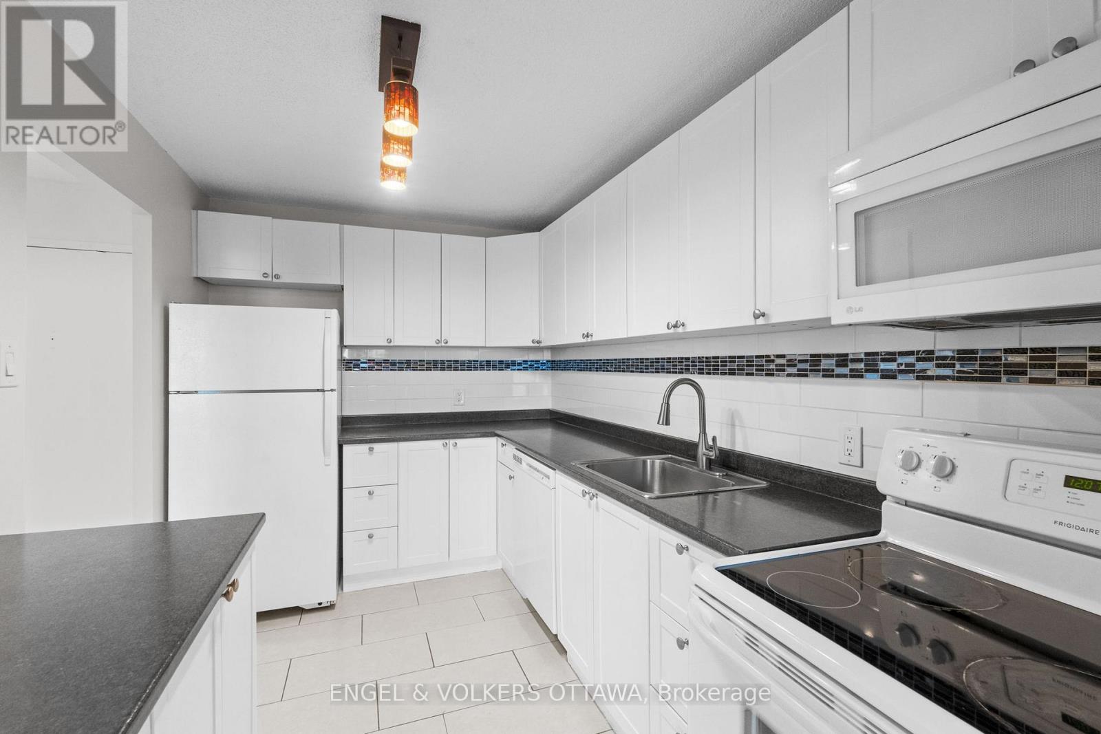 2001 - 665 Bathgate Drive, Ottawa, Ontario K1K 3Y4 - Photo 14 - X12532792