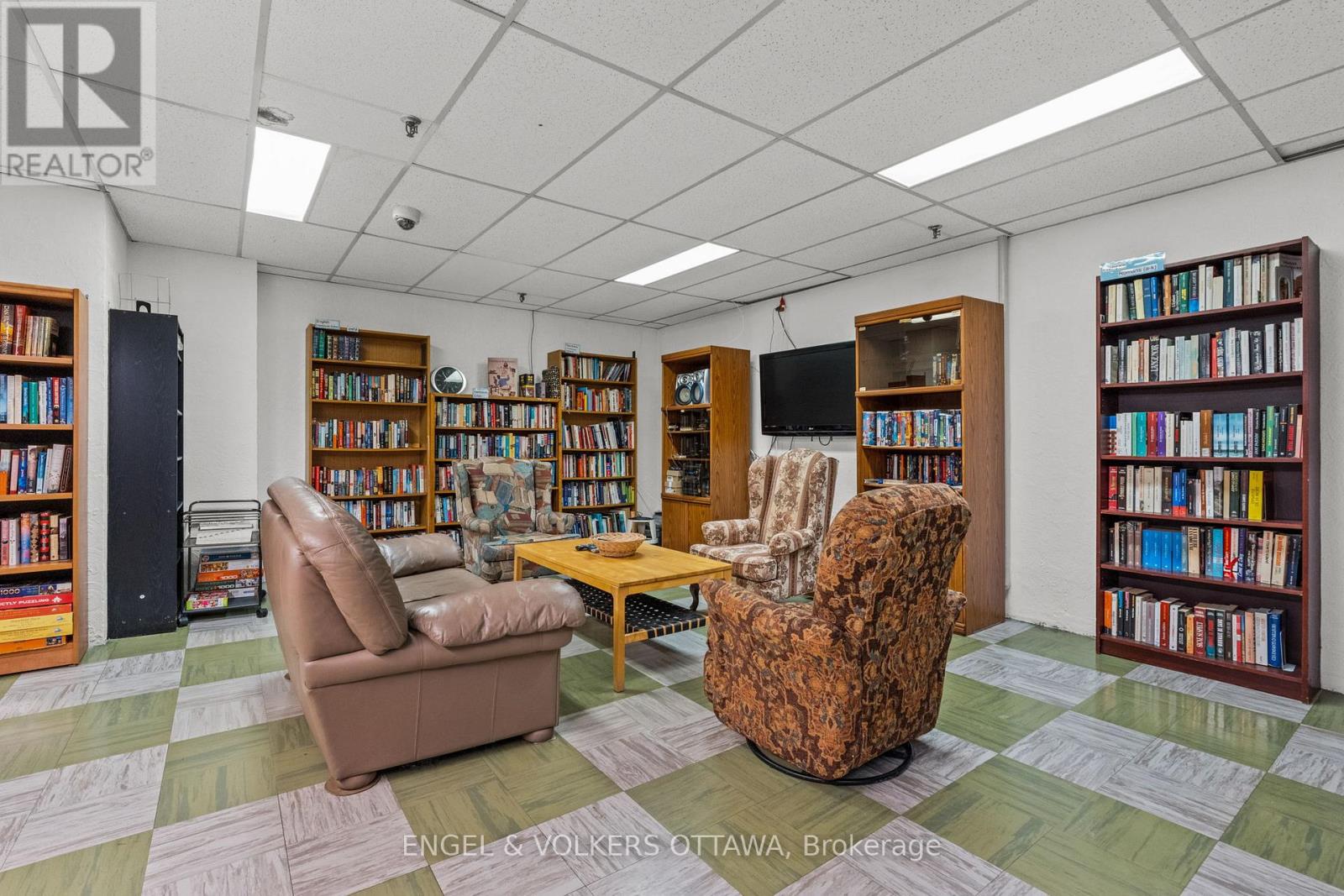 2001 - 665 Bathgate Drive, Ottawa, Ontario K1K 3Y4 - Photo 27 - X12532792