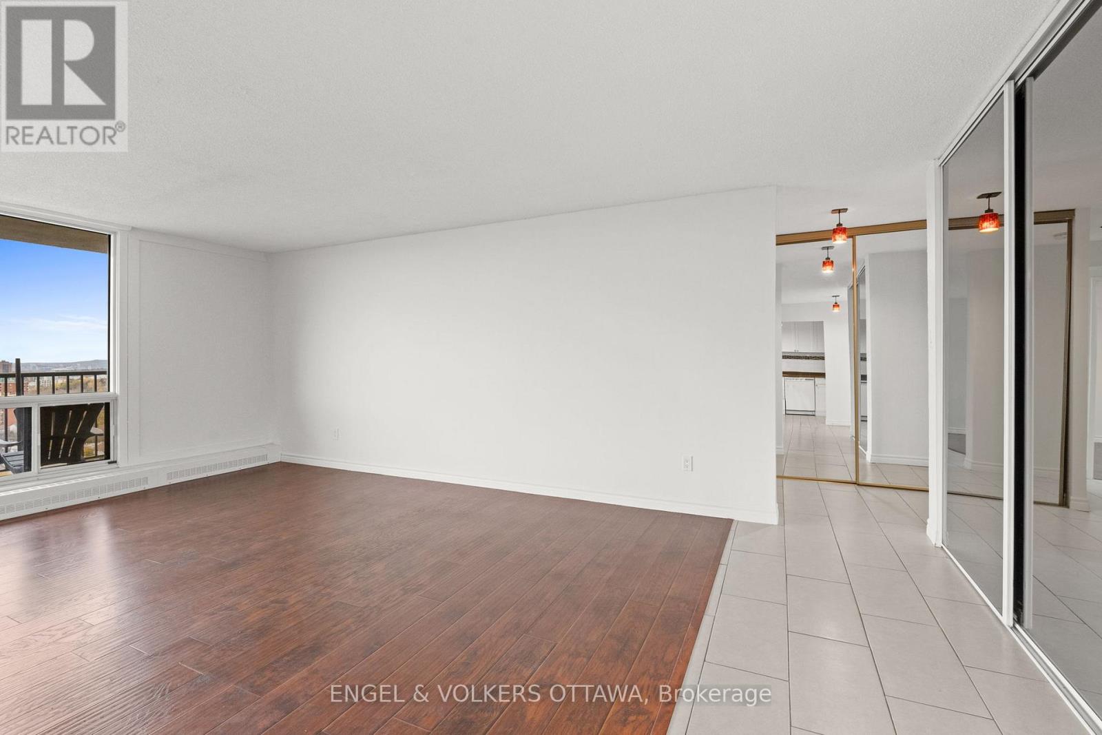 2001 - 665 Bathgate Drive, Ottawa, Ontario K1K 3Y4 - Photo 3 - X12532792