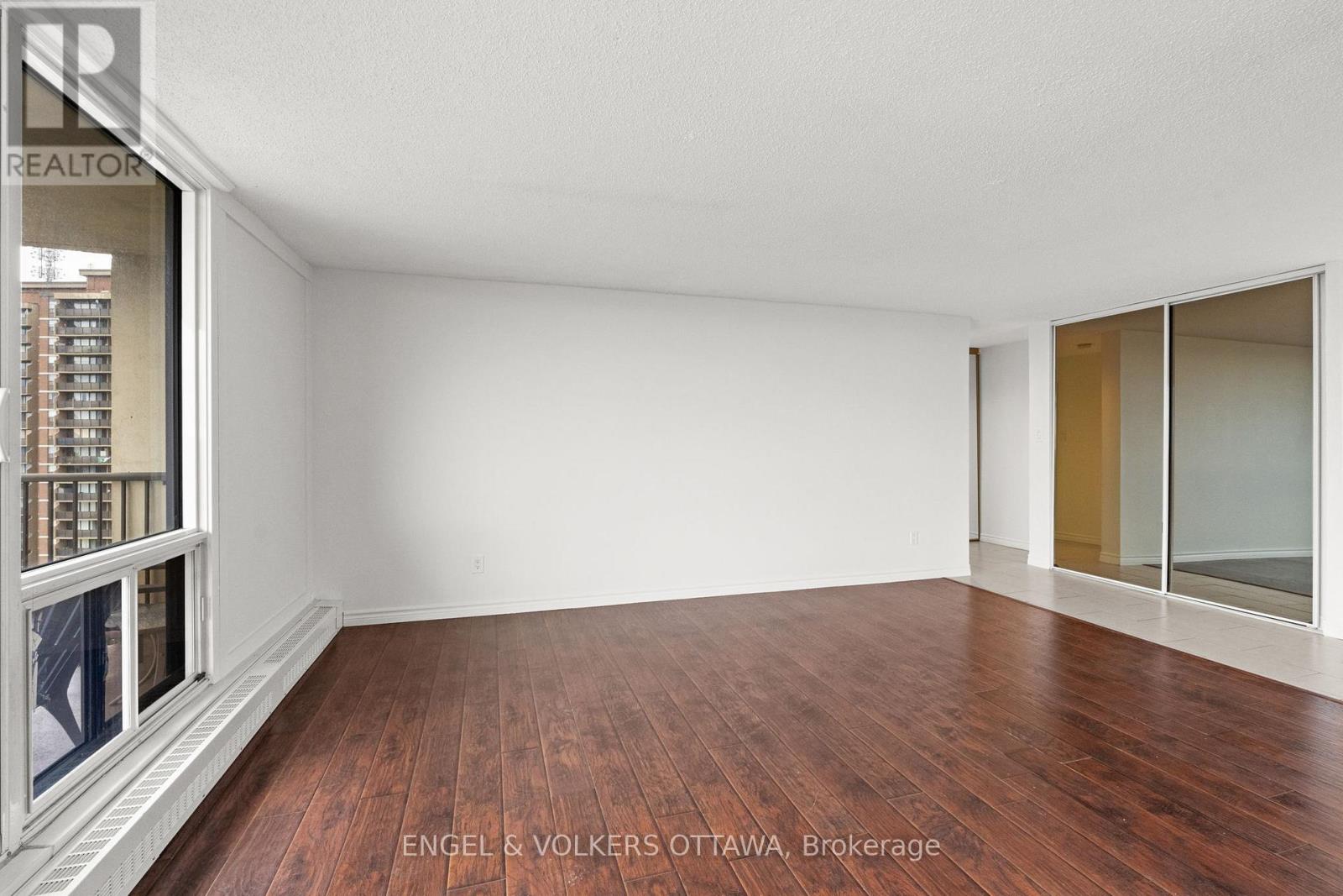 2001 - 665 Bathgate Drive, Ottawa, Ontario K1K 3Y4 - Photo 5 - X12532792