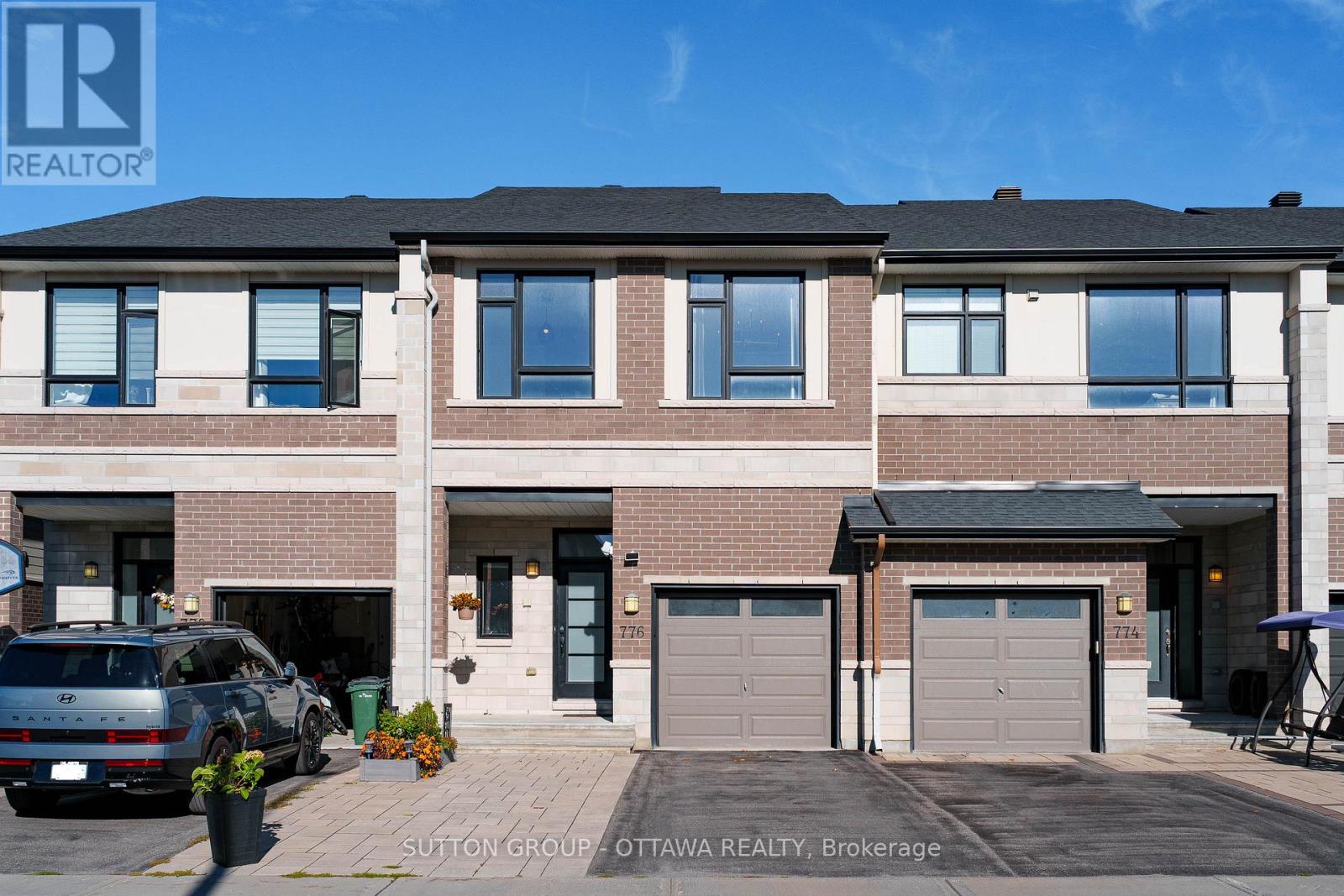 776 CARNELIAN CRESCENT, Ottawa, Ontario