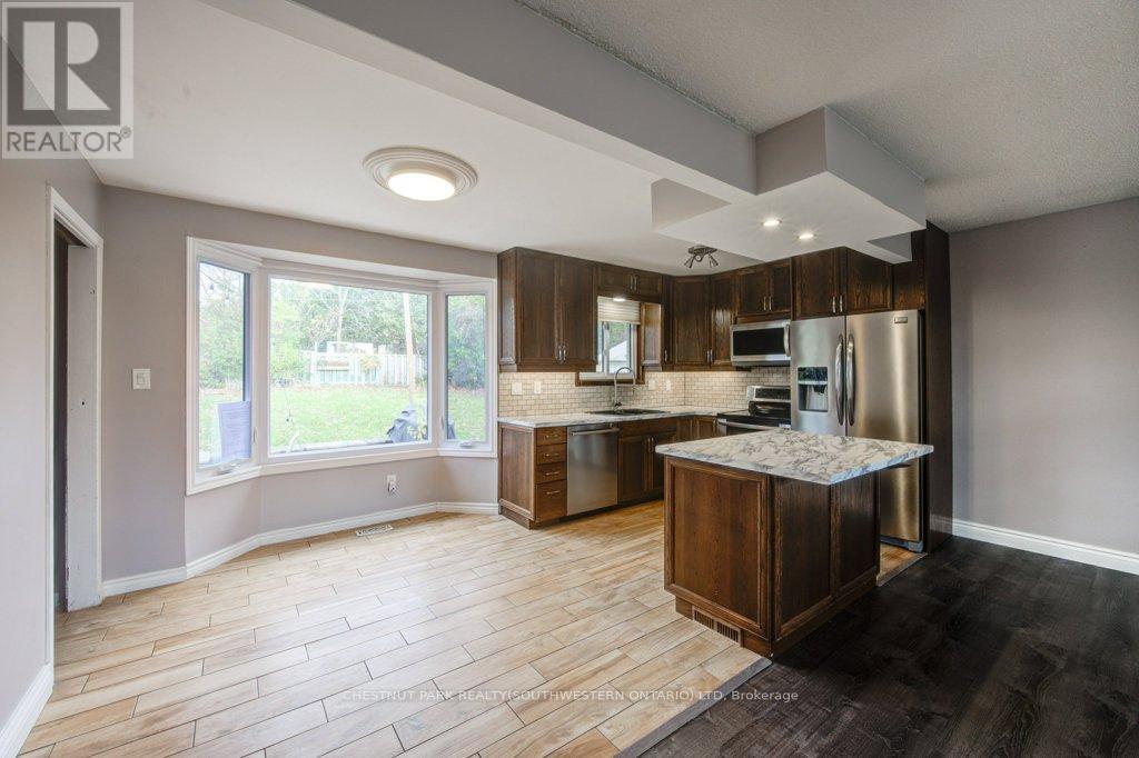 500 Ferndale Avenue, London South, Ontario  N6C 2Z1 - Photo 11 - X12532506