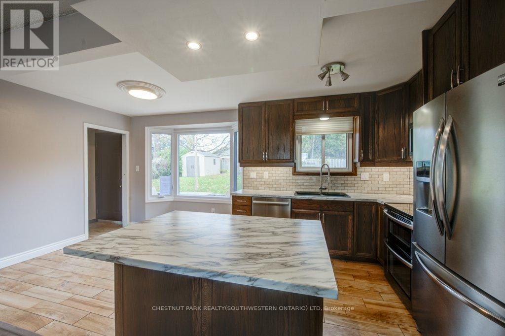 500 Ferndale Avenue, London South, Ontario  N6C 2Z1 - Photo 12 - X12532506