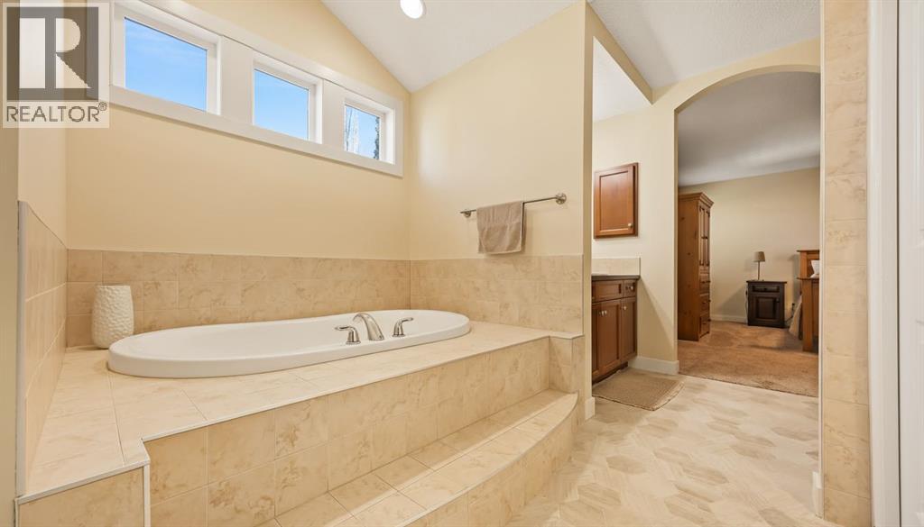 103 Elgin Estates Hill Se, Calgary, Alberta  T2Z 4R1 - Photo 23 - A2268596