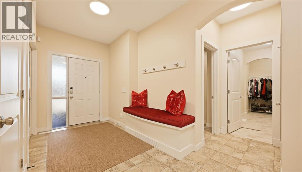 103 Elgin Estates Hill Se, Calgary, Alberta  T2Z 4R1 - Photo 4 - A2268596