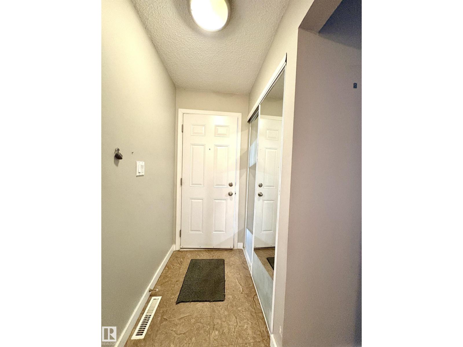 170 Londonderry Square Sq Nw, Edmonton, Alberta  T5C 3C4 - Photo 2 - E4465376