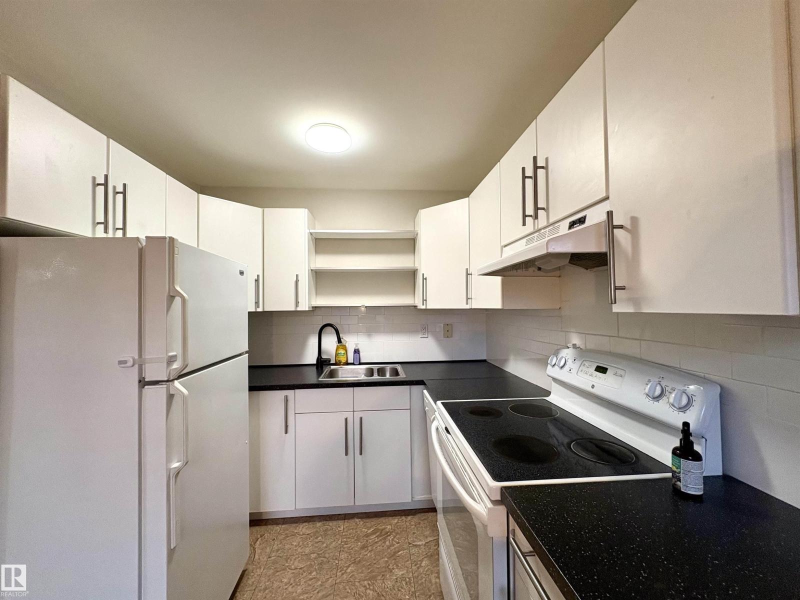 170 Londonderry Square Sq Nw, Edmonton, Alberta  T5C 3C4 - Photo 5 - E4465376