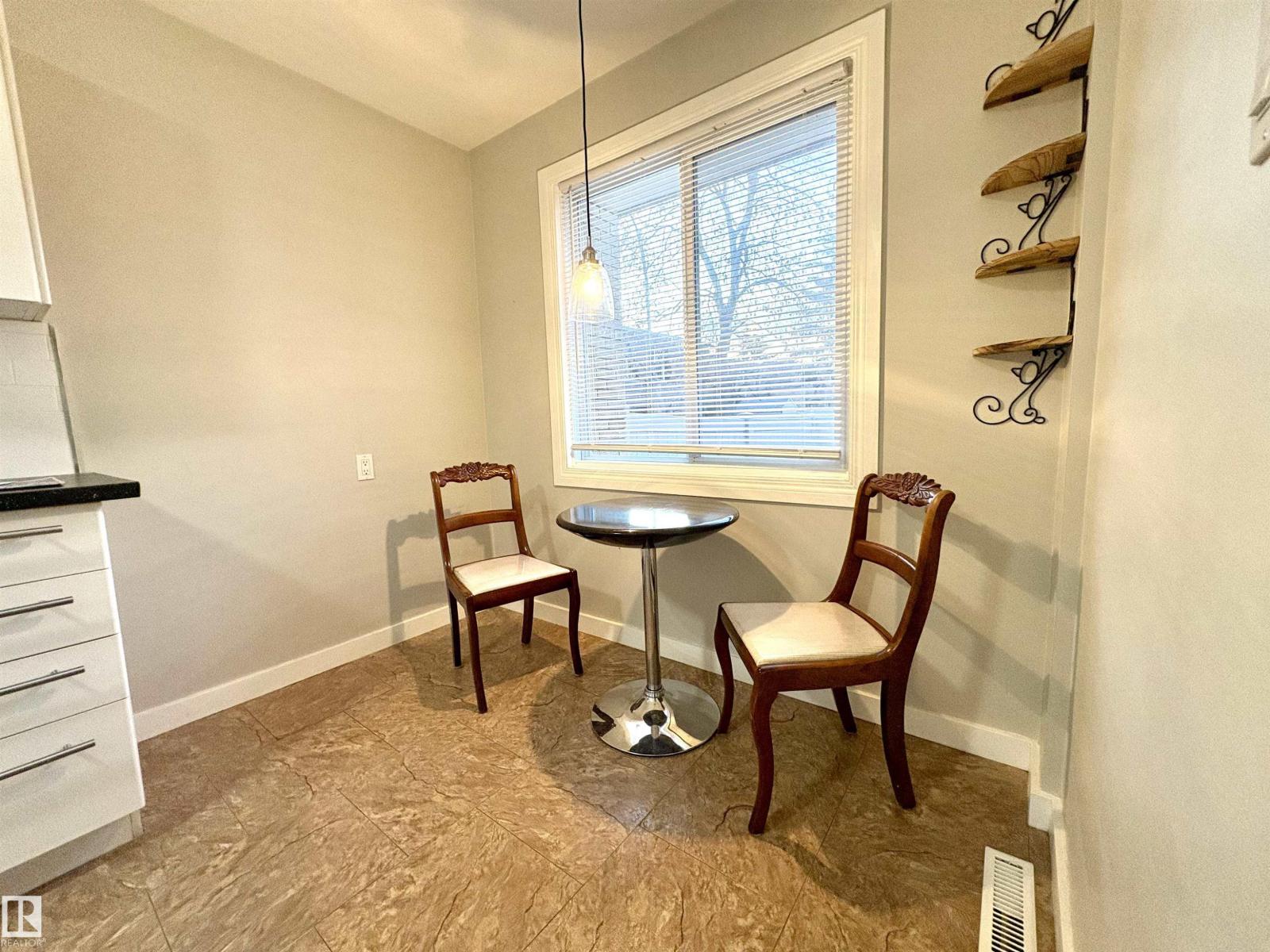 170 Londonderry Square Sq Nw, Edmonton, Alberta  T5C 3C4 - Photo 6 - E4465376