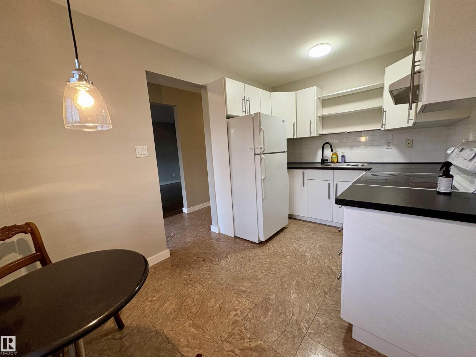 170 Londonderry Square Sq Nw, Edmonton, Alberta  T5C 3C4 - Photo 7 - E4465376