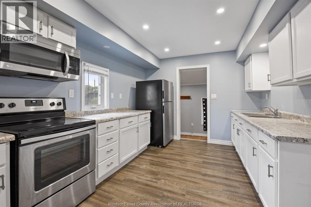 817 Chatham Street East, Windsor, Ontario  N9A 2X8 - Photo 3 - 25028542