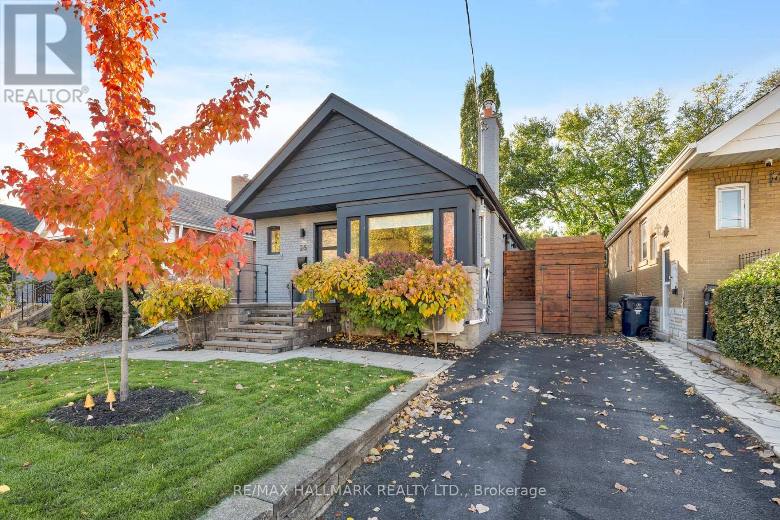 26 Hutton Avenue, Toronto, Ontario  M4C 3L3 - Photo 4 - E12532858