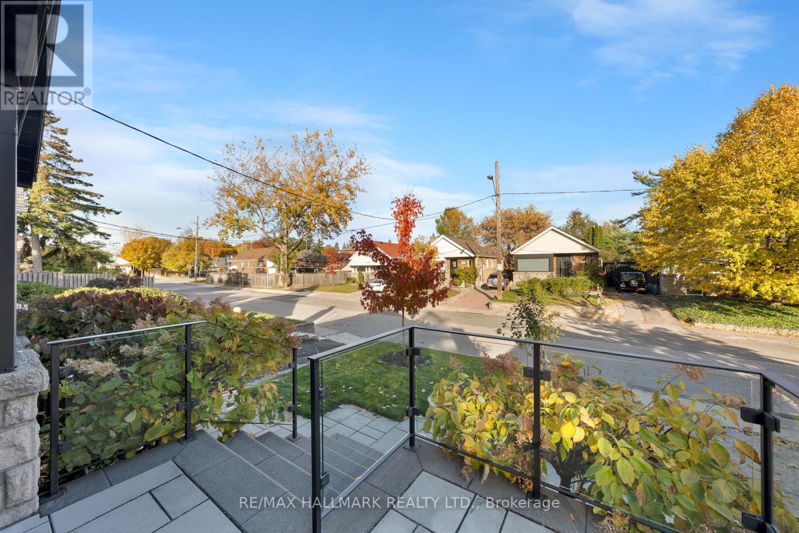 26 Hutton Avenue, Toronto, Ontario  M4C 3L3 - Photo 6 - E12532858