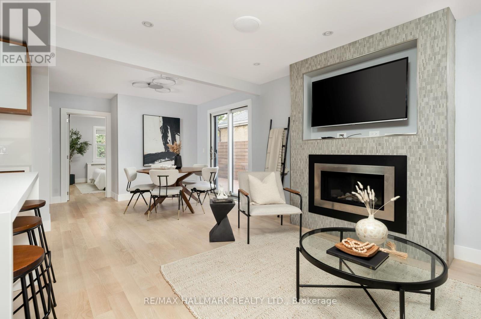 26 Hutton Avenue, Toronto, Ontario  M4C 3L3 - Photo 8 - E12532858