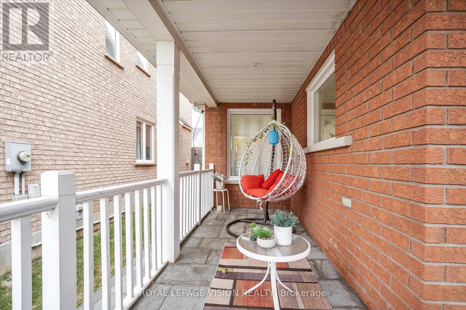 1330 Aldergrove Drive, Oshawa, Ontario  L1K 2Y6 - Photo 3 - E12532870