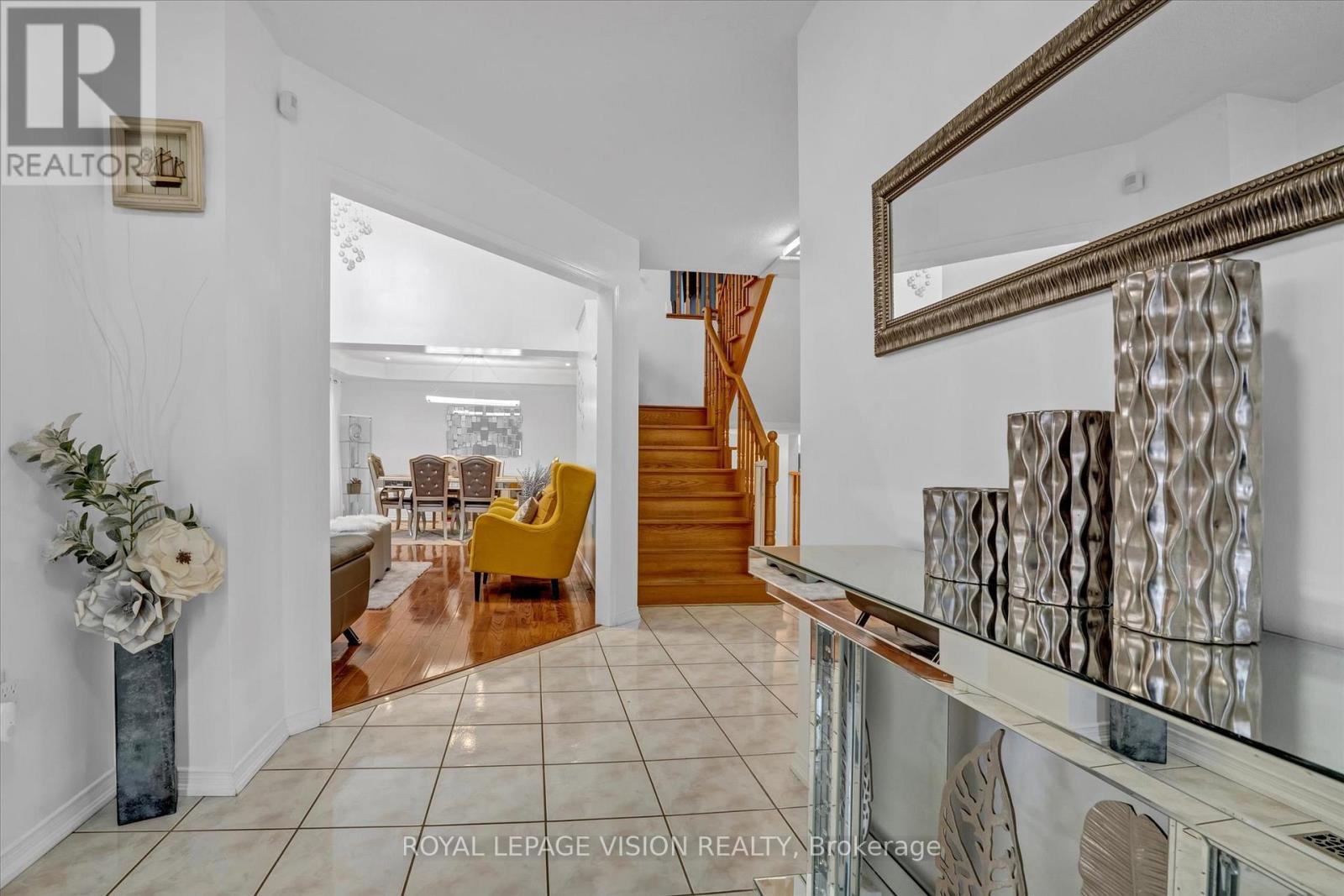 1330 Aldergrove Drive, Oshawa, Ontario  L1K 2Y6 - Photo 5 - E12532870