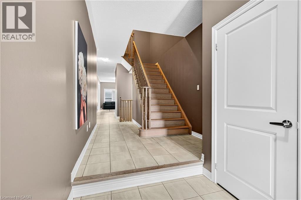 57 Sparkle Drive, Thorold, Ontario  L2V 0H2 - Photo 4 - 40787337