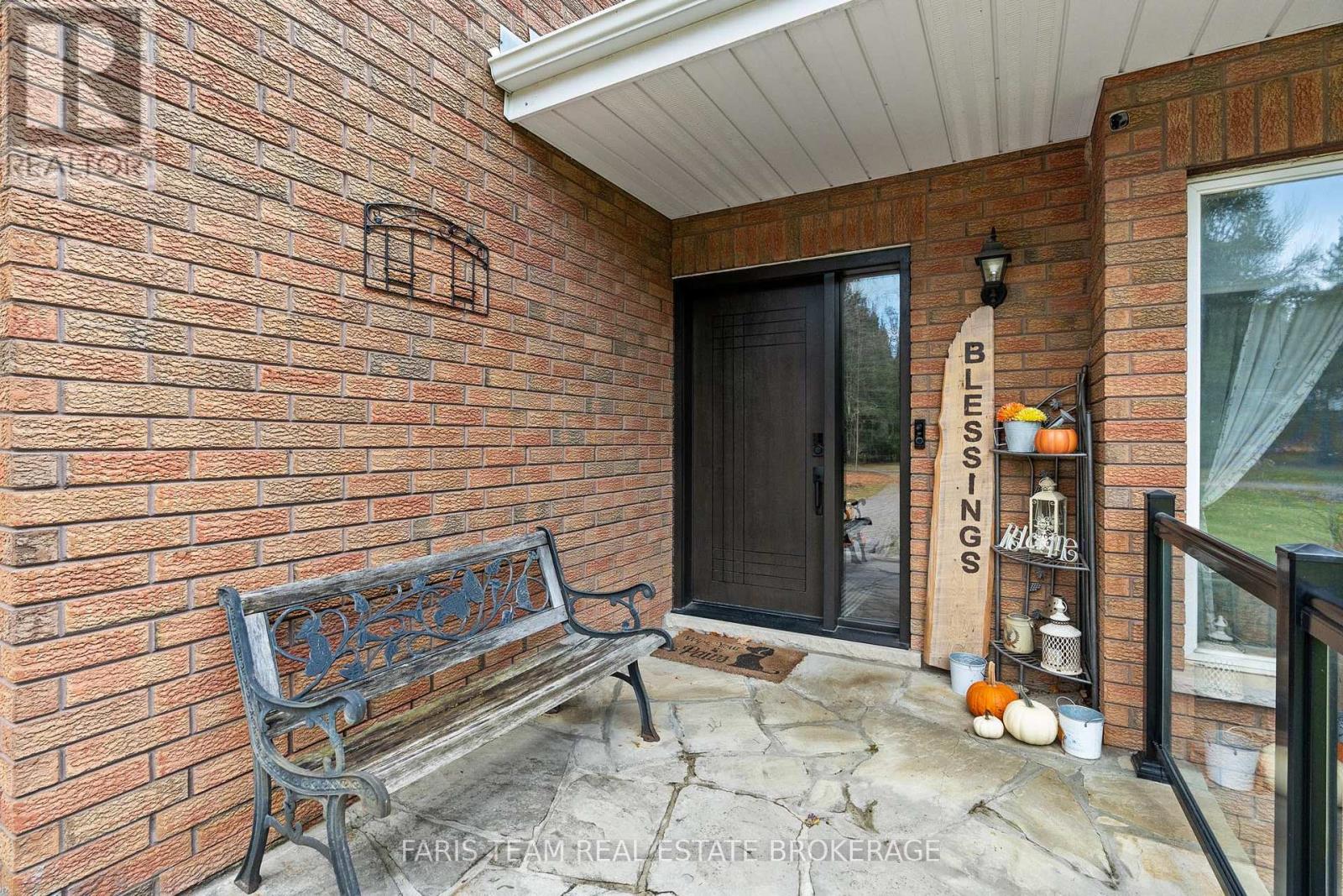 5565 5th Line, New Tecumseth, Ontario  L0G 1W0 - Photo 4 - N12532772