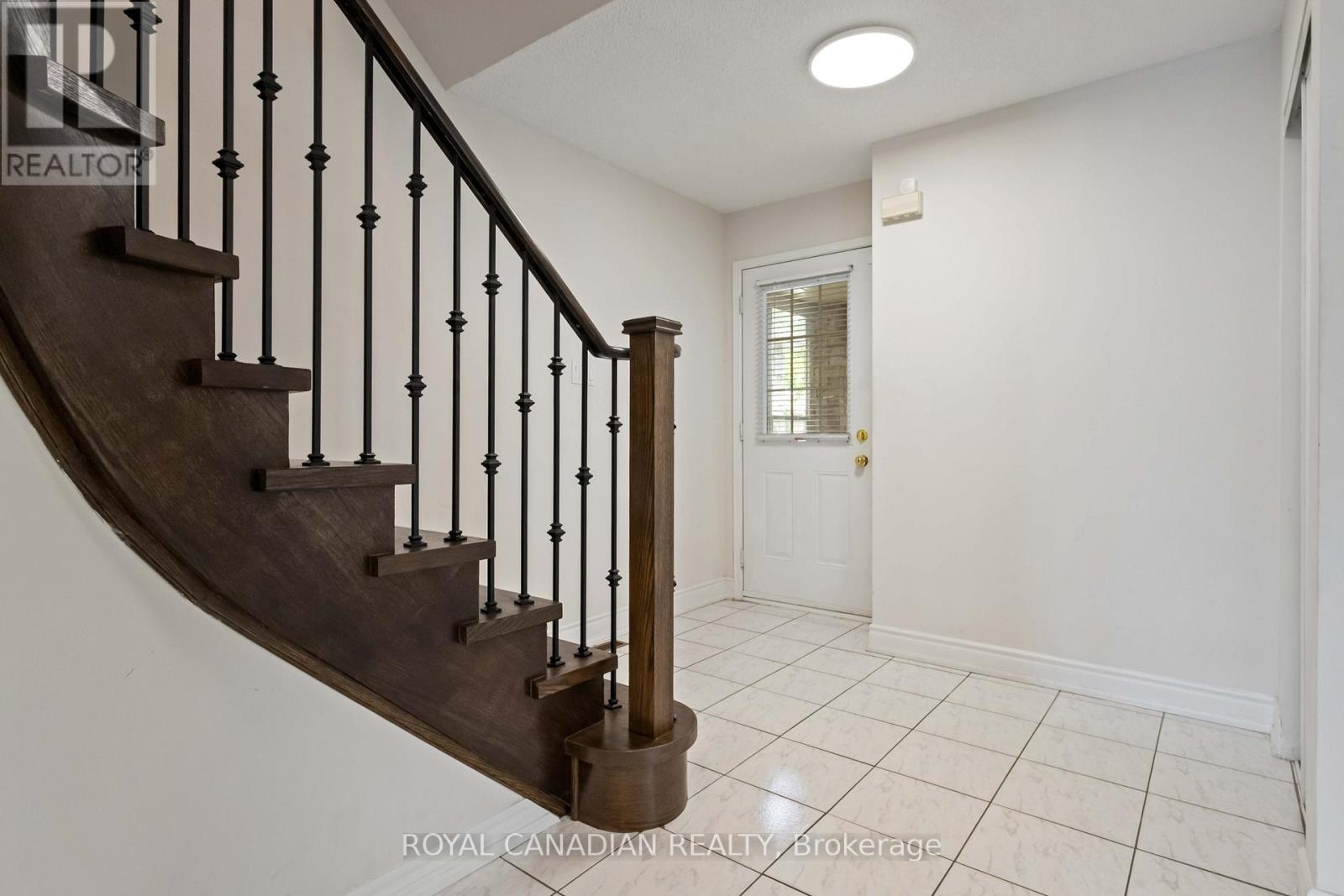 Upper - 107 Joycedale Street, Markham, Ontario  L3S 3J2 - Photo 5 - N12532852