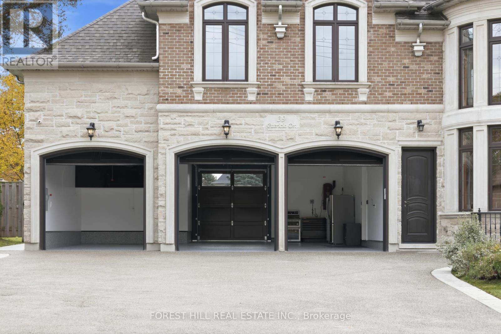 39 Patricia Drive E, King, Ontario  L7B 1H5 - Photo 3 - N12532862