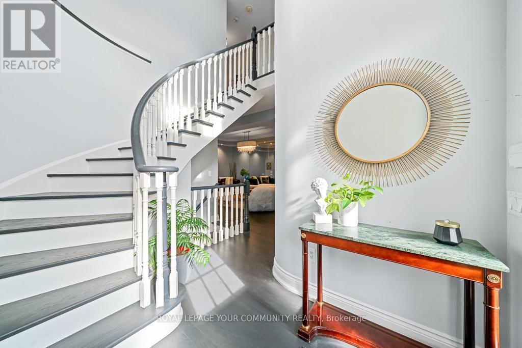 107 Westbury Court, Richmond Hill, Ontario  L4S 2L3 - Photo 3 - N12528740