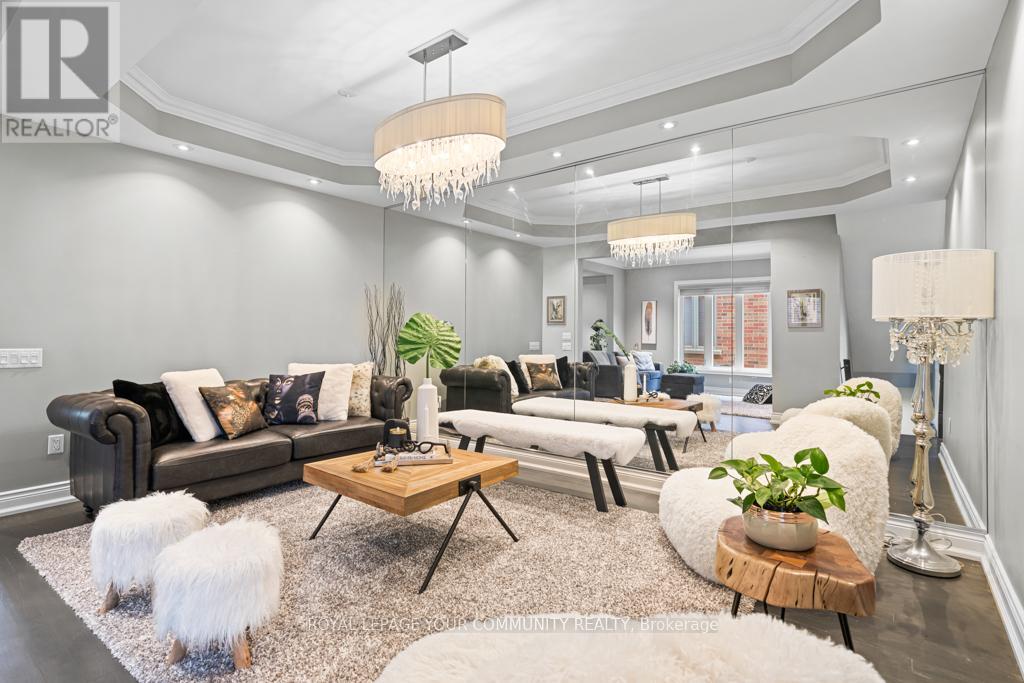 107 Westbury Court, Richmond Hill, Ontario  L4S 2L3 - Photo 4 - N12528740