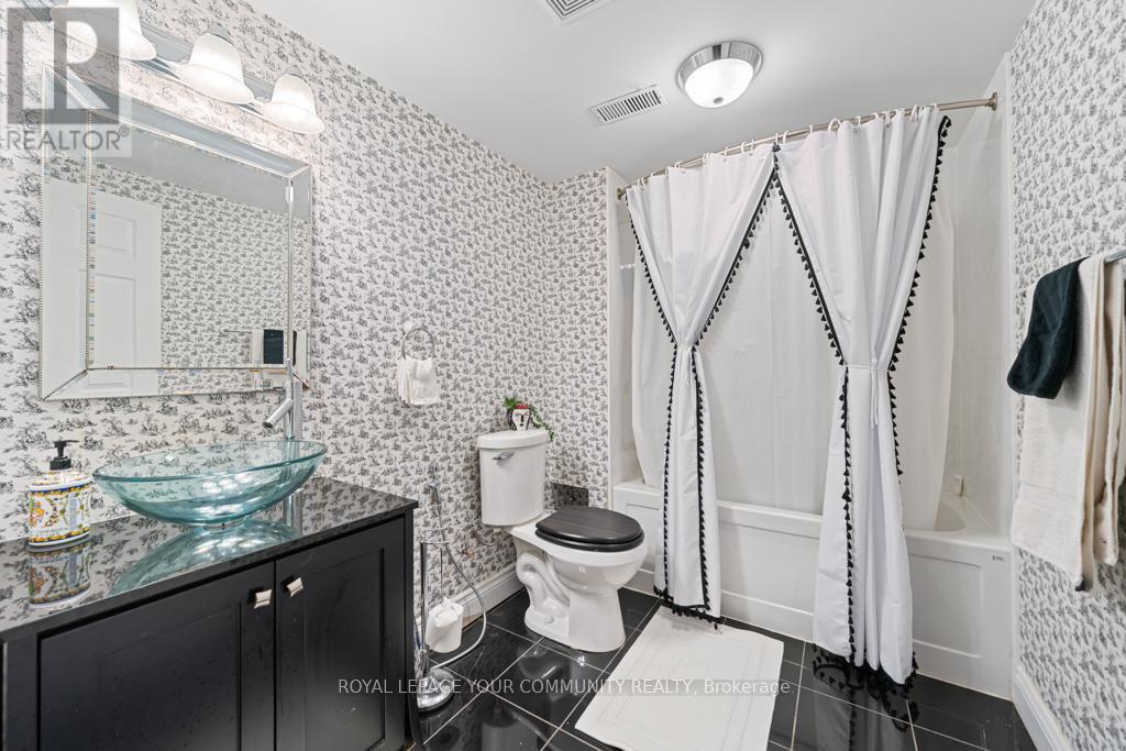 107 Westbury Court, Richmond Hill, Ontario  L4S 2L3 - Photo 25 - N12528740