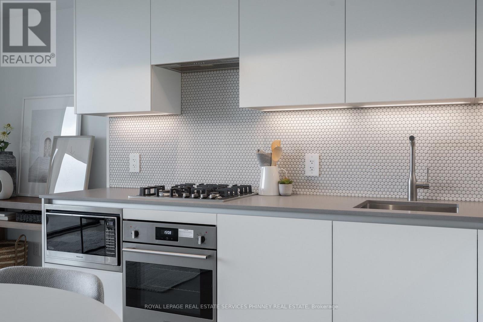 515 - 2720 Dundas Street W, Toronto, Ontario  M6P 0C3 - Photo 4 - W12532760