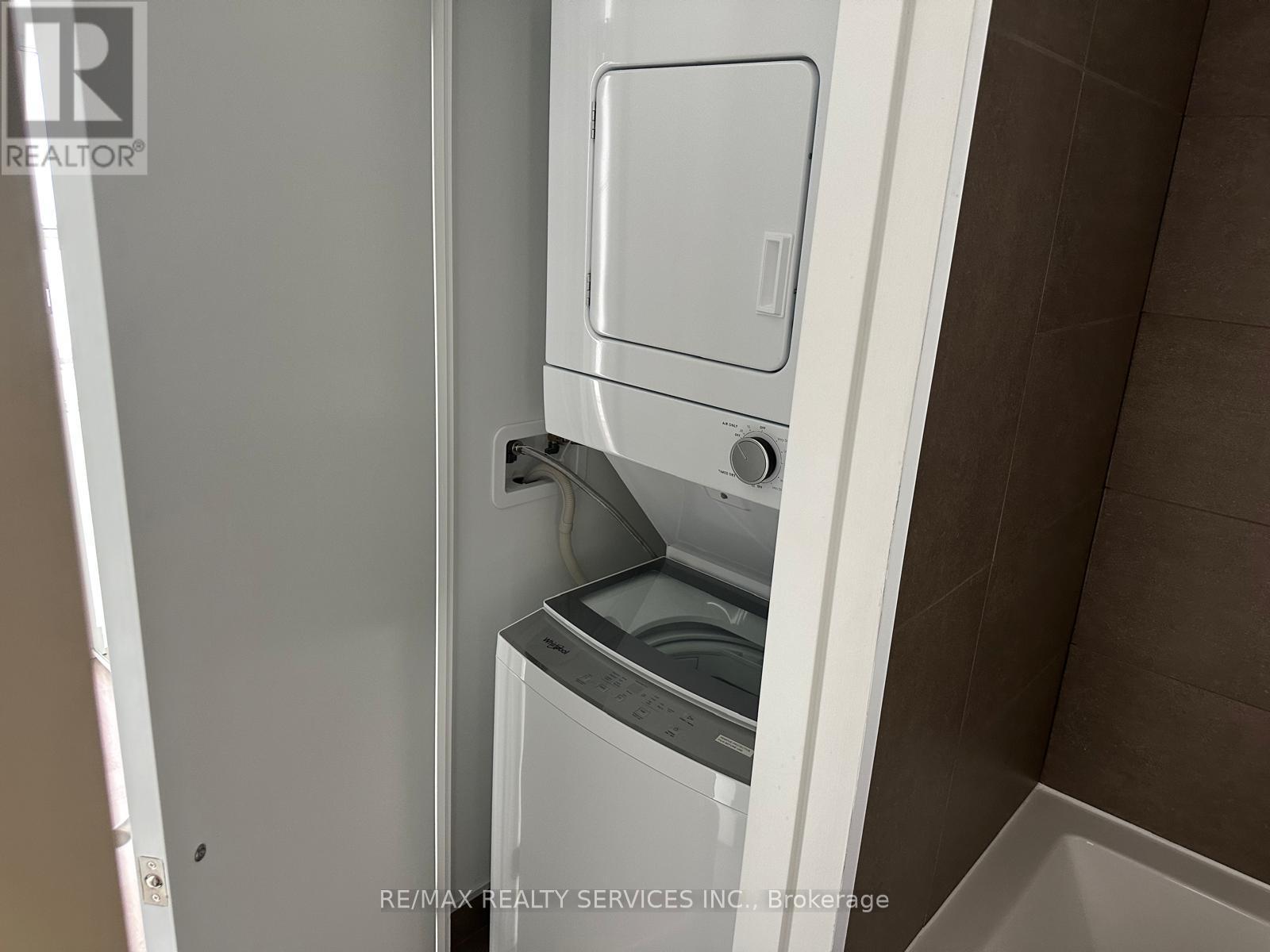 1604 - 370 Martha Street, Burlington, Ontario  L7R 0G9 - Photo 7 - W12532828