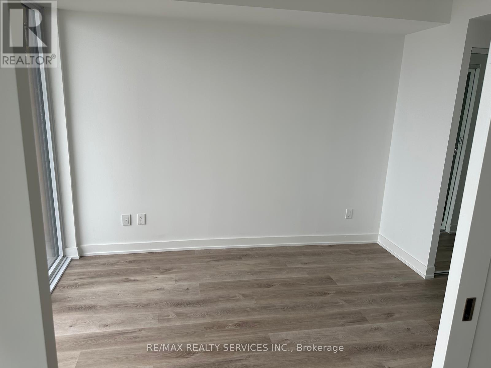 1604 - 370 Martha Street, Burlington, Ontario  L7R 0G9 - Photo 8 - W12532828