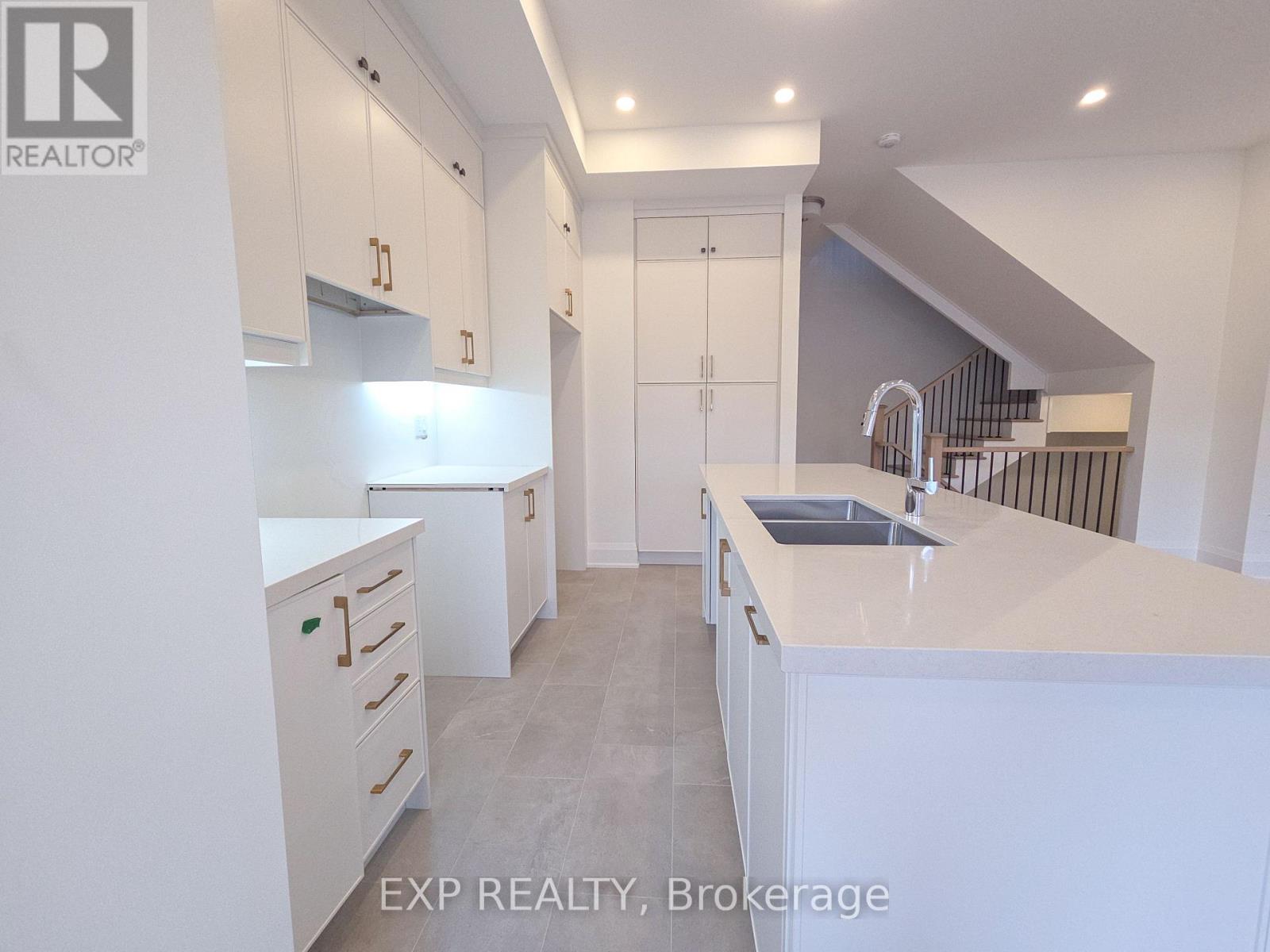 3328 Azam Way, Oakville, Ontario  L6M 4K1 - Photo 11 - W12532846