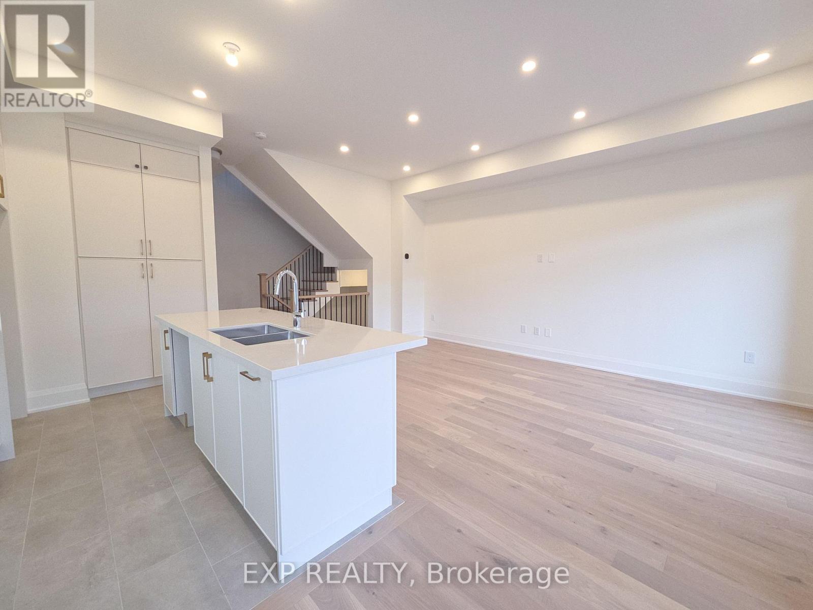 3328 Azam Way, Oakville, Ontario  L6M 4K1 - Photo 12 - W12532846