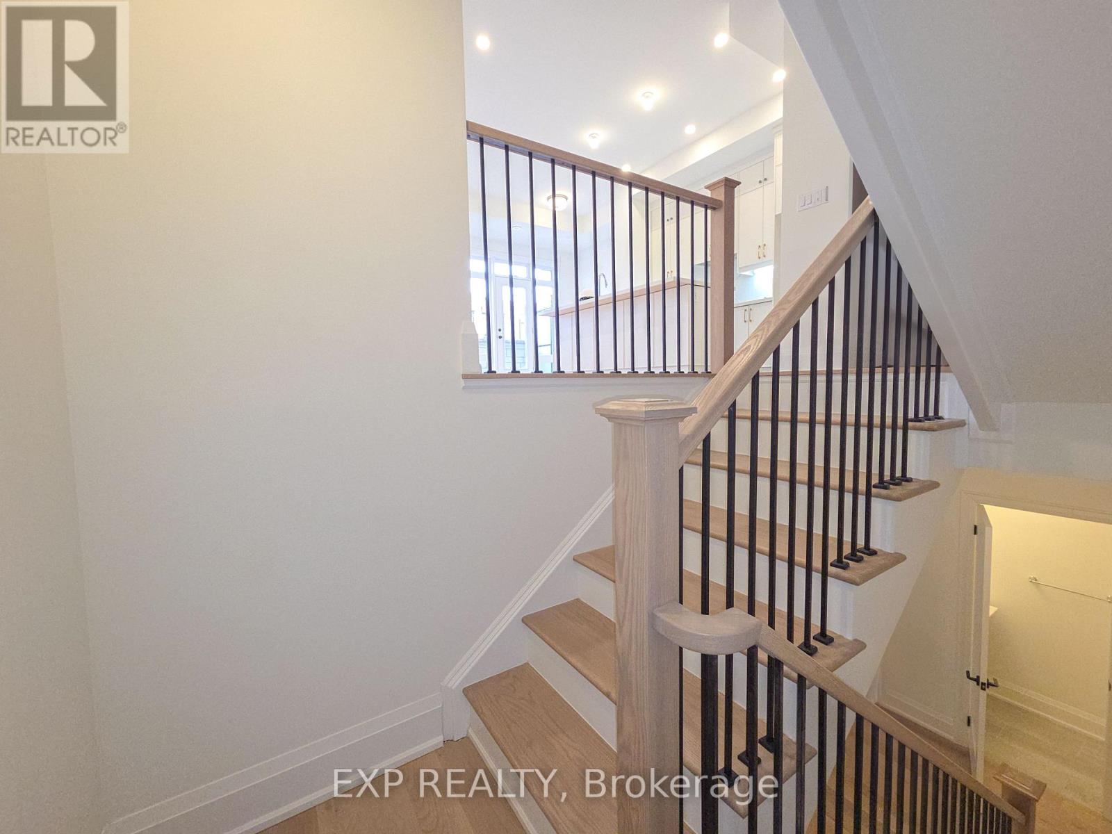 3328 Azam Way, Oakville, Ontario  L6M 4K1 - Photo 7 - W12532846