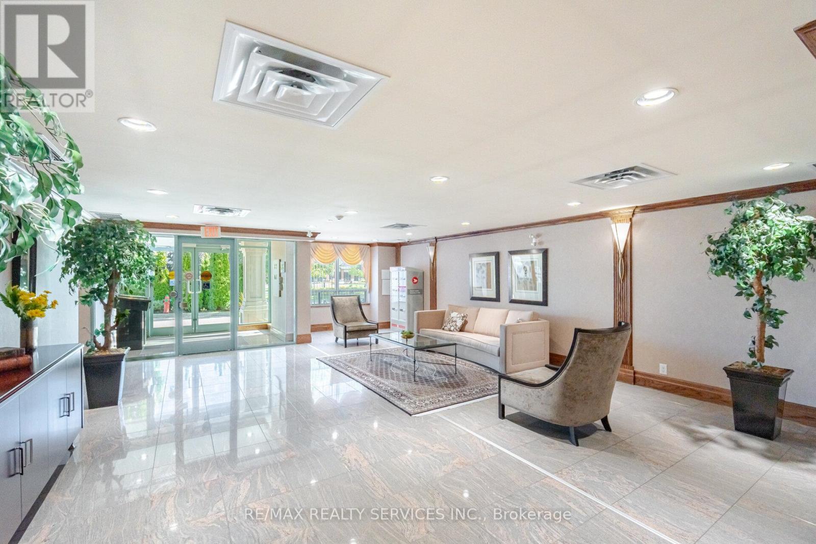 116 - 65 Via Rosedale Way, Brampton, Ontario  L6R 3N8 - Photo 3 - W12532876