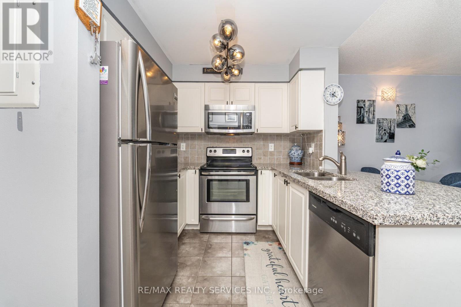 116 - 65 Via Rosedale Way, Brampton, Ontario  L6R 3N8 - Photo 5 - W12532876