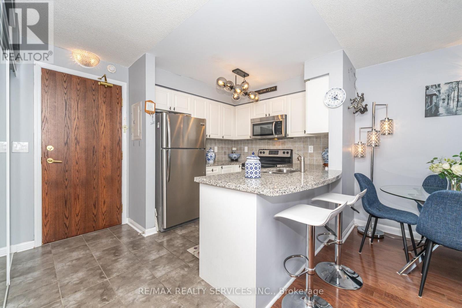 116 - 65 Via Rosedale Way, Brampton, Ontario  L6R 3N8 - Photo 7 - W12532876