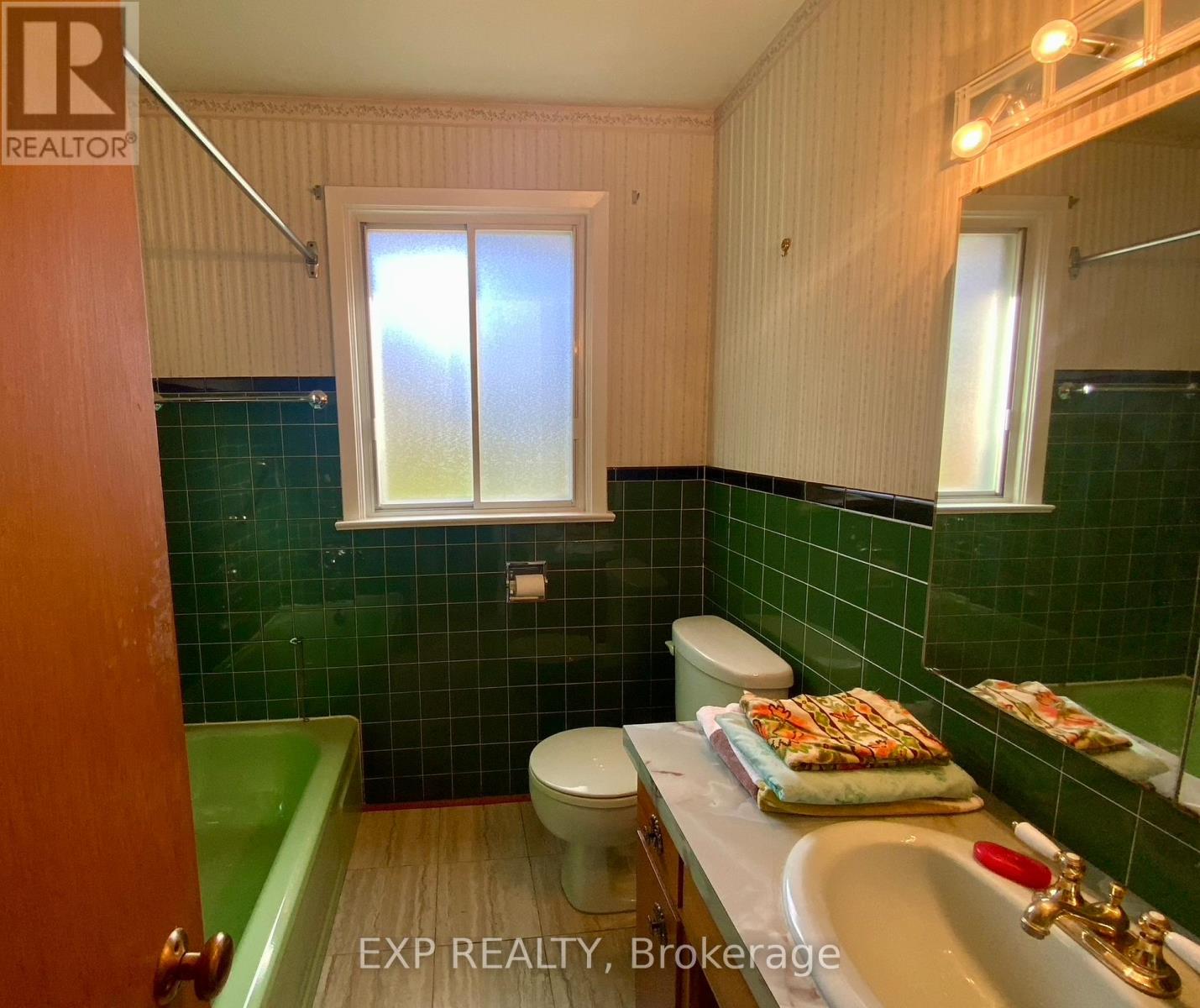 69 Edgar Avenue, Richmond Hill, Ontario  L4C 6K2 - Photo 8 - N12532372