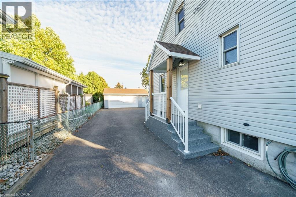 350 Pottruff Road N, Hamilton, Ontario  L8H 2M4 - Photo 2 - 40777920