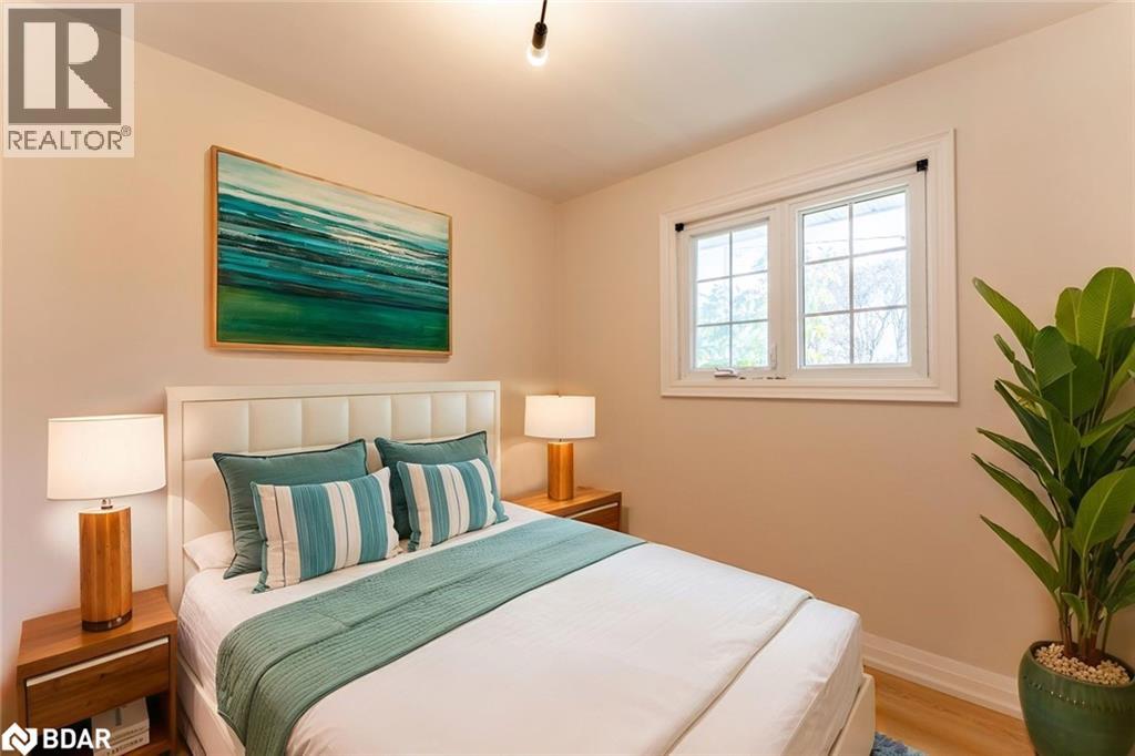 262 Duckworth Street, Barrie, Ontario  L4M 3X2 - Photo 13 - 40787446