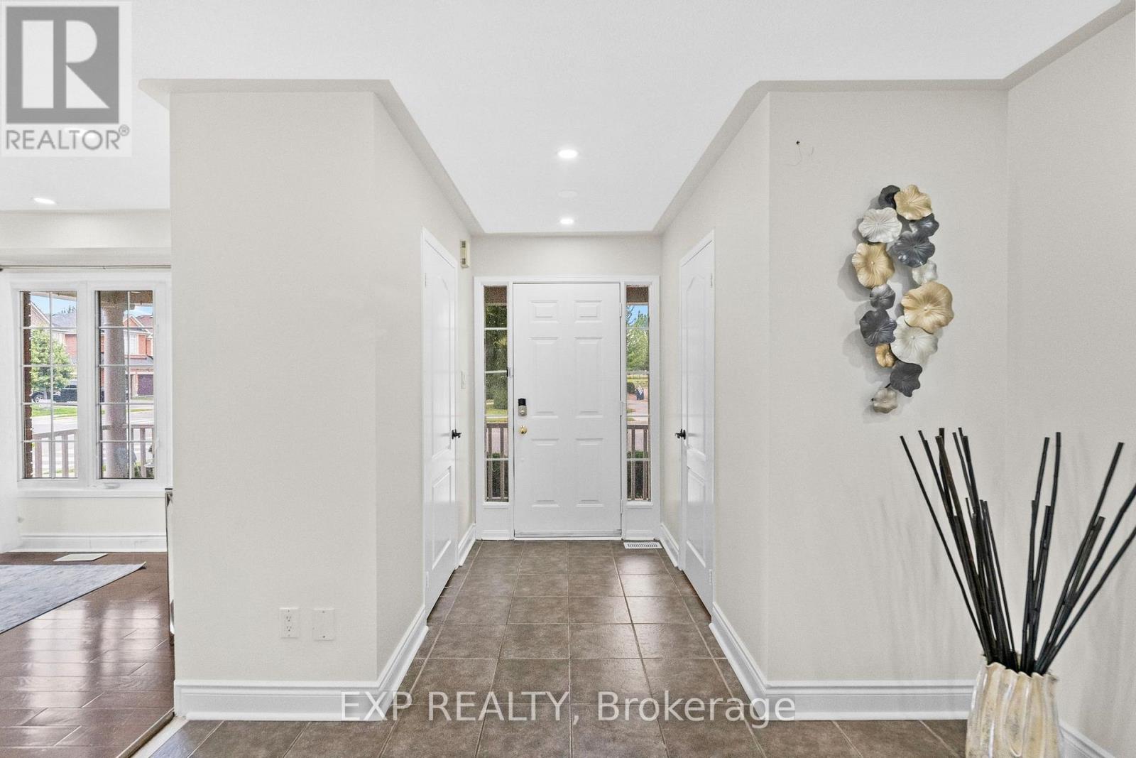 347 Brisdale Drive, Brampton, Ontario  L7A 3M6 - Photo 7 - W12288340