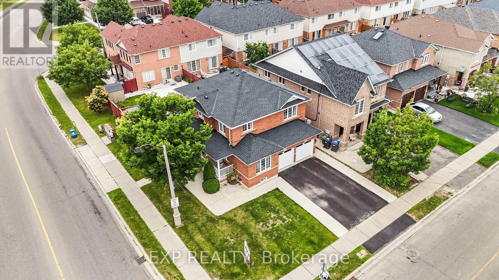 347 Brisdale Drive, Brampton, Ontario  L7A 3M6 - Photo 2 - W12288340