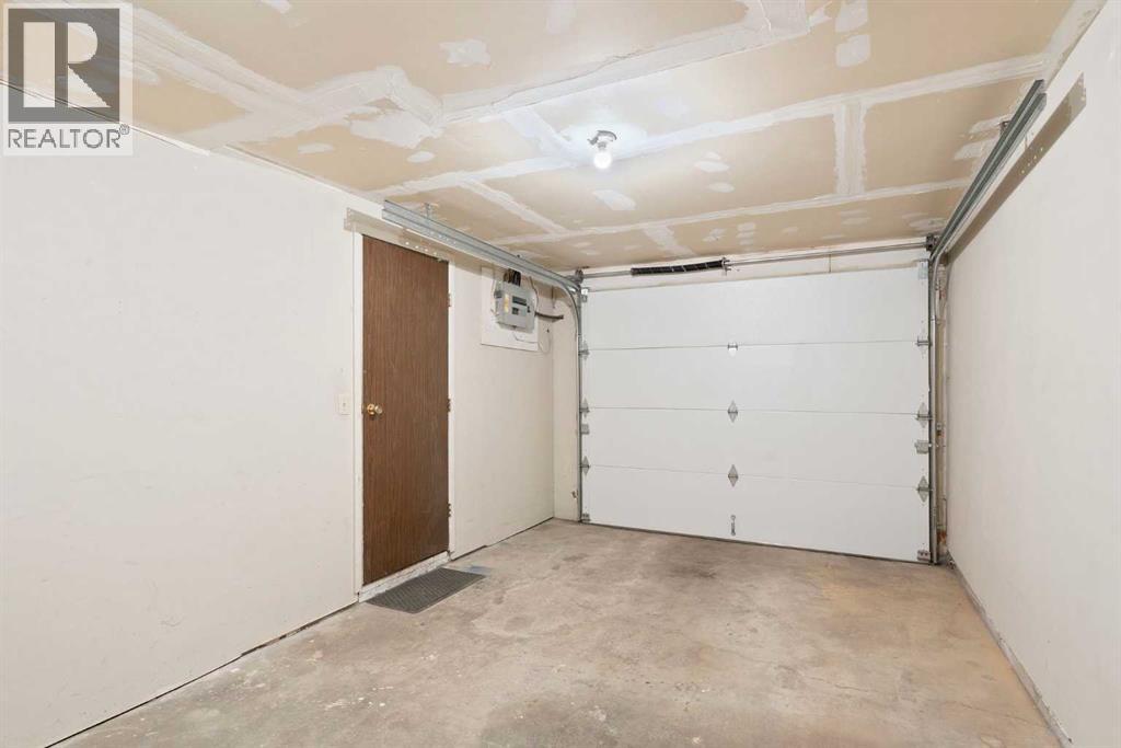 Property at 22, 643 4 Avenue NE image 3