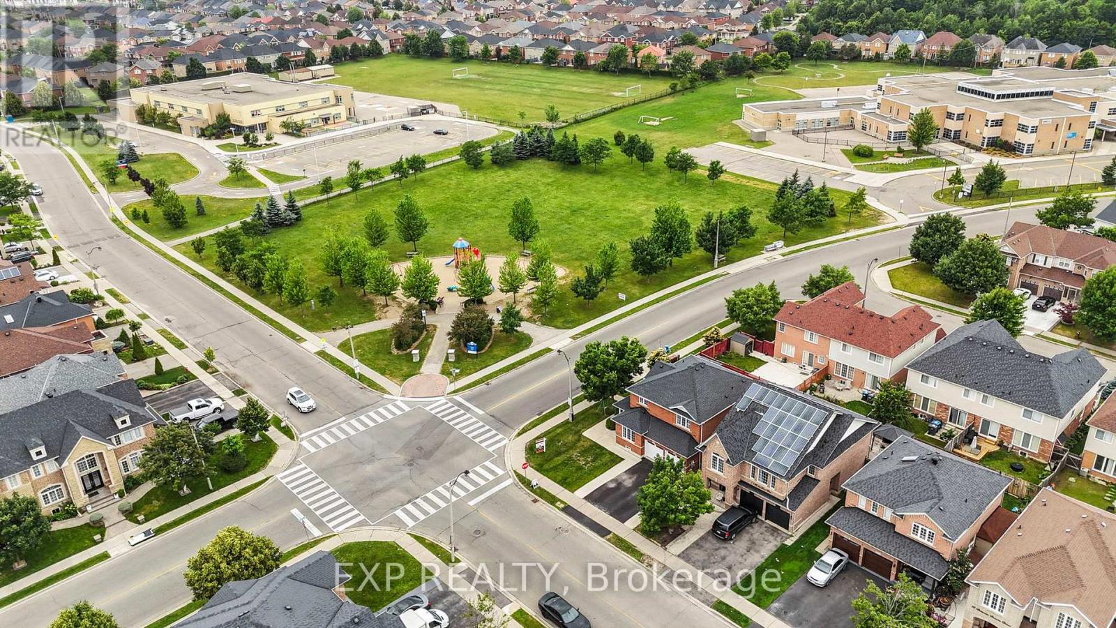 347 Brisdale Drive, Brampton, Ontario  L7A 3M6 - Photo 4 - W12288340