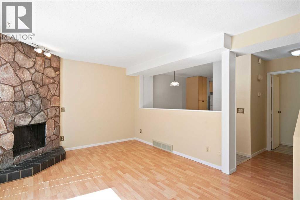 Property at 22, 643 4 Avenue NE image 4