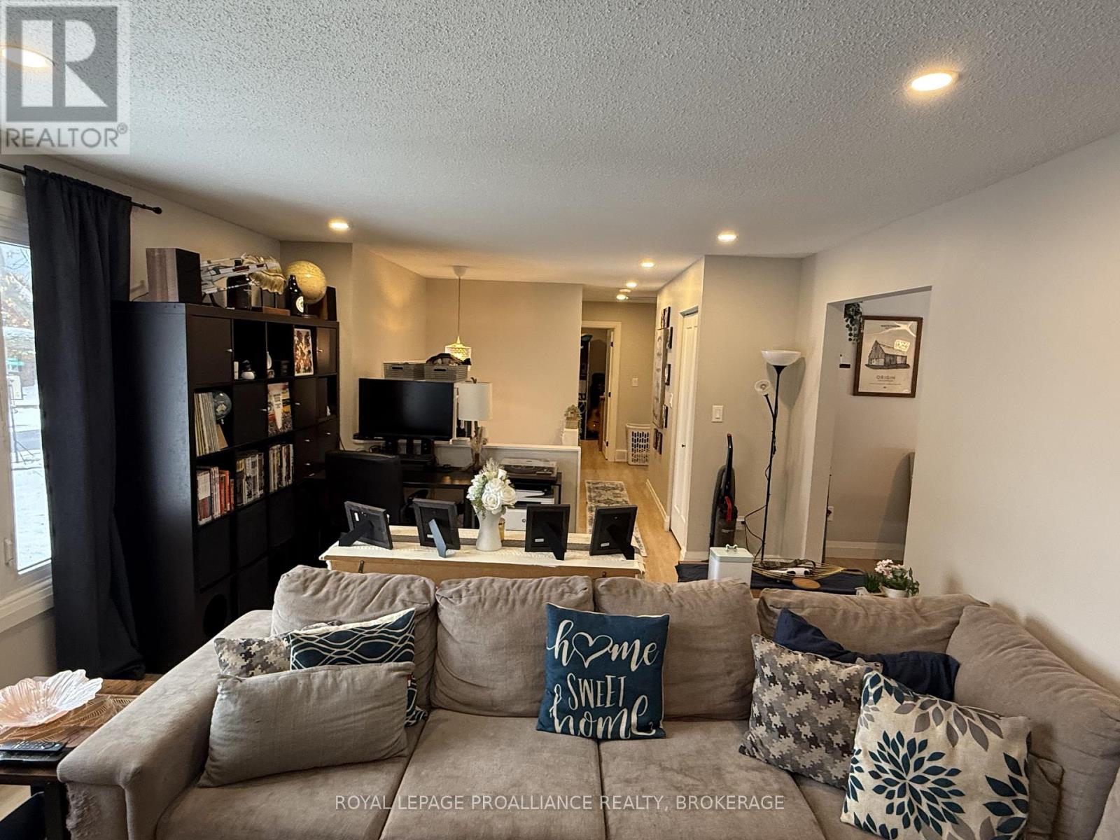 1000 Bourne Crescent, Kingston, Ontario  K7M 6N4 - Photo 10 - X12533136