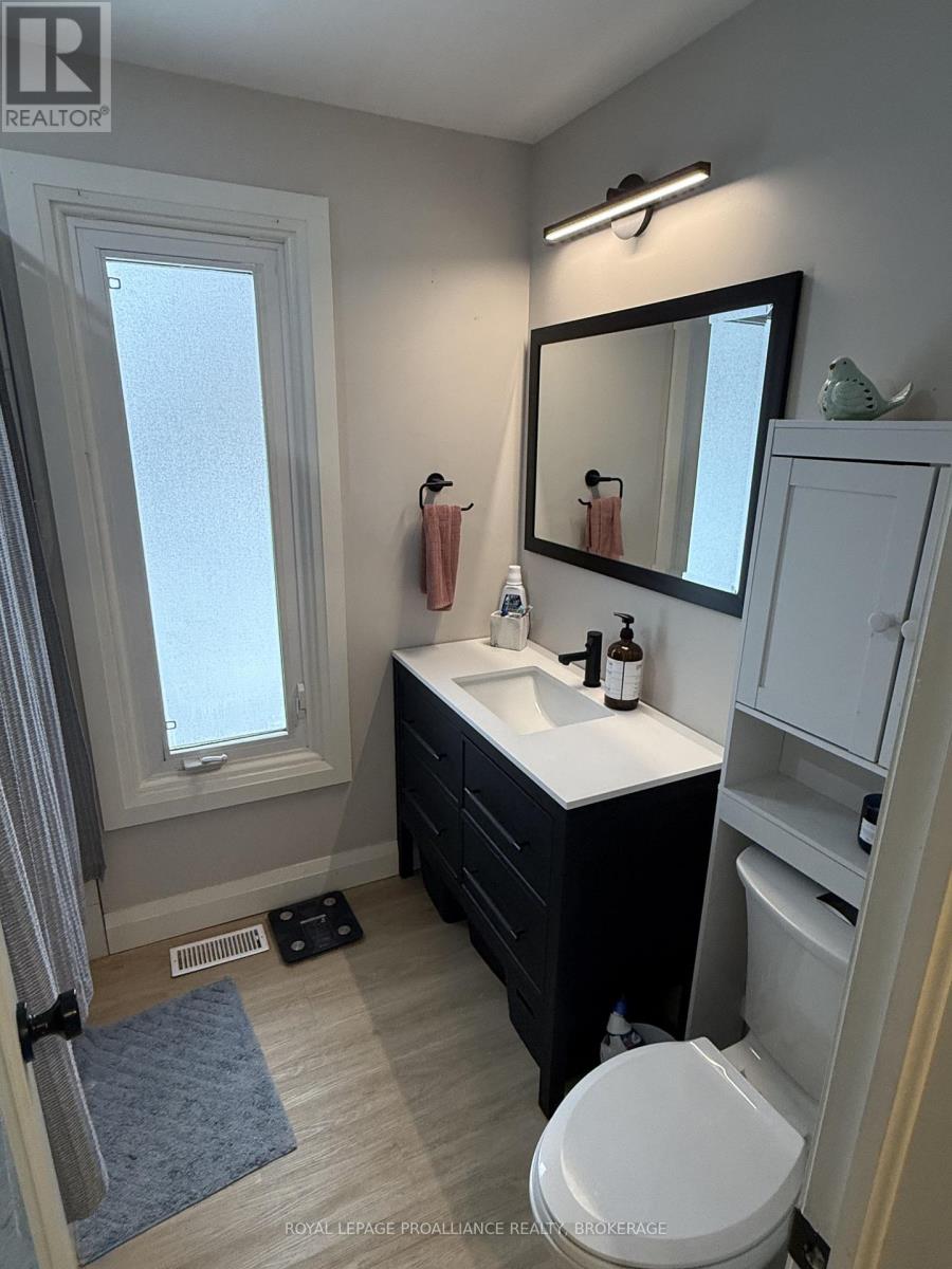 1000 Bourne Crescent, Kingston, Ontario  K7M 6N4 - Photo 11 - X12533136